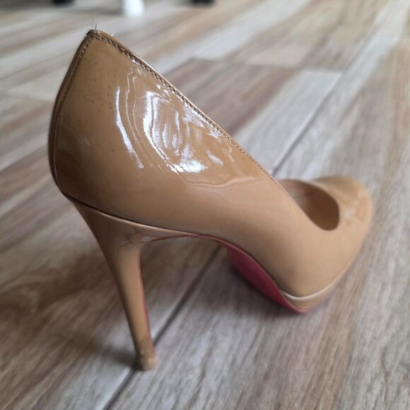 Christian Louboutin Bianca Nude Patent Leather Pumps Eur. 37.7 - Picture 10 of 15